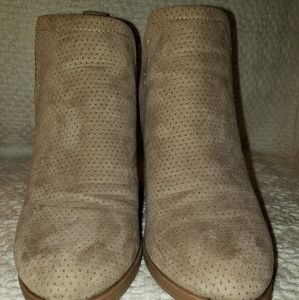Universal Threads Booties